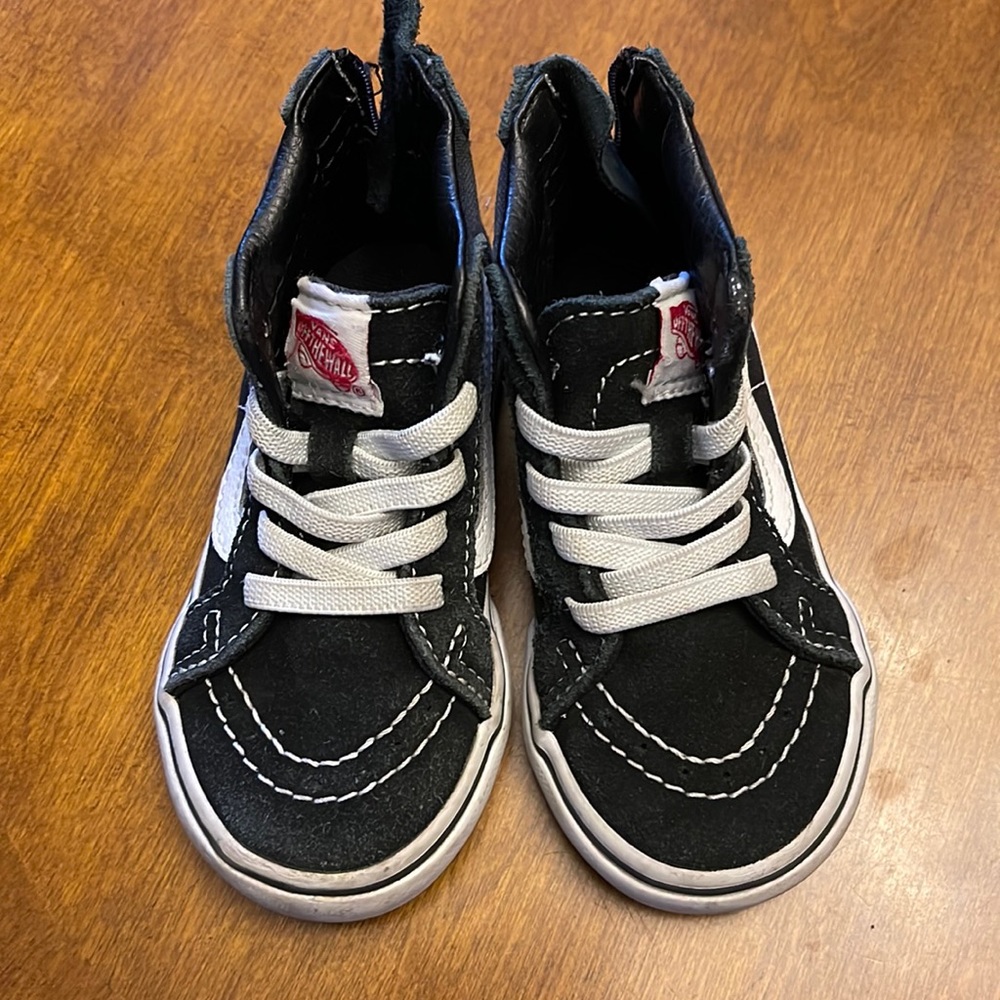 Classic hi-top toddler vans size 6